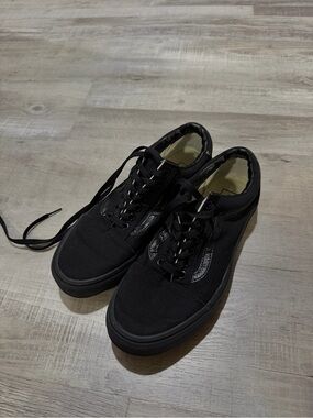Men's Black Low-Top Vans Sneakers